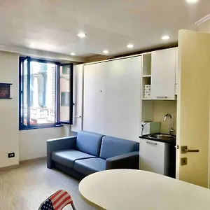  Appartement Finestra Speciale Su Palazzo Rosso. Monolocale